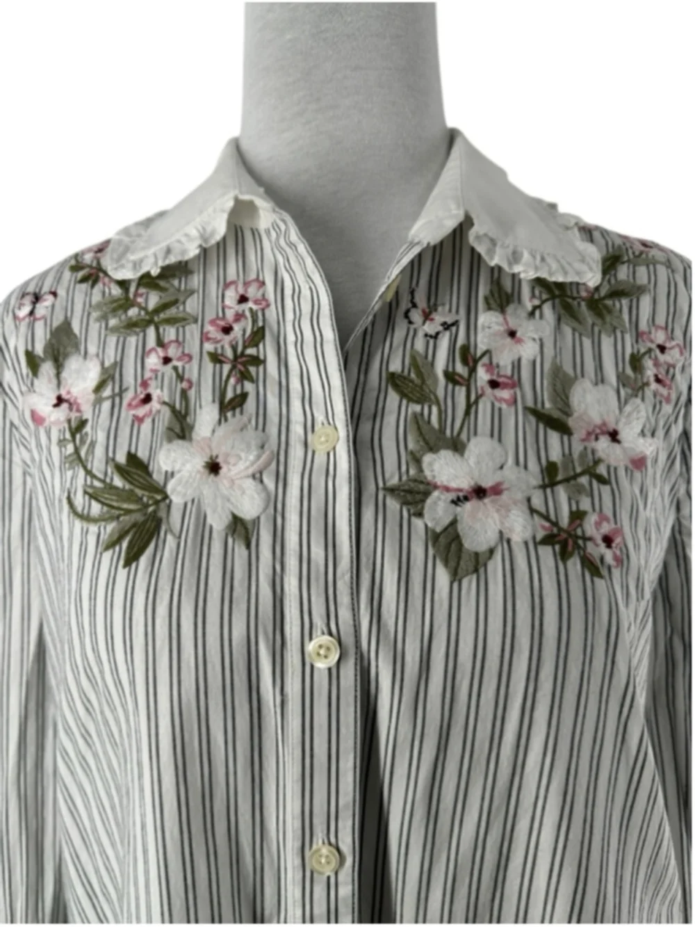 Kate Spade button front Ruffle Striped Embroidered Shirt preppy soft girl sz sm